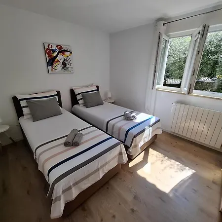 Apartman Esmeralda